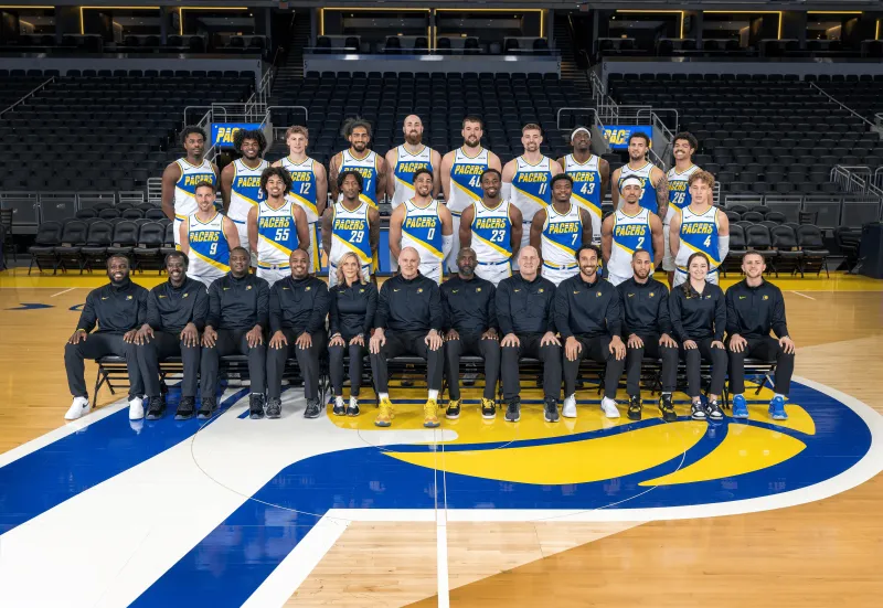 乐鱼体育网站入口-下赛季见！步行者官方晒出本赛季全家福，哈利伯顿C位入镜